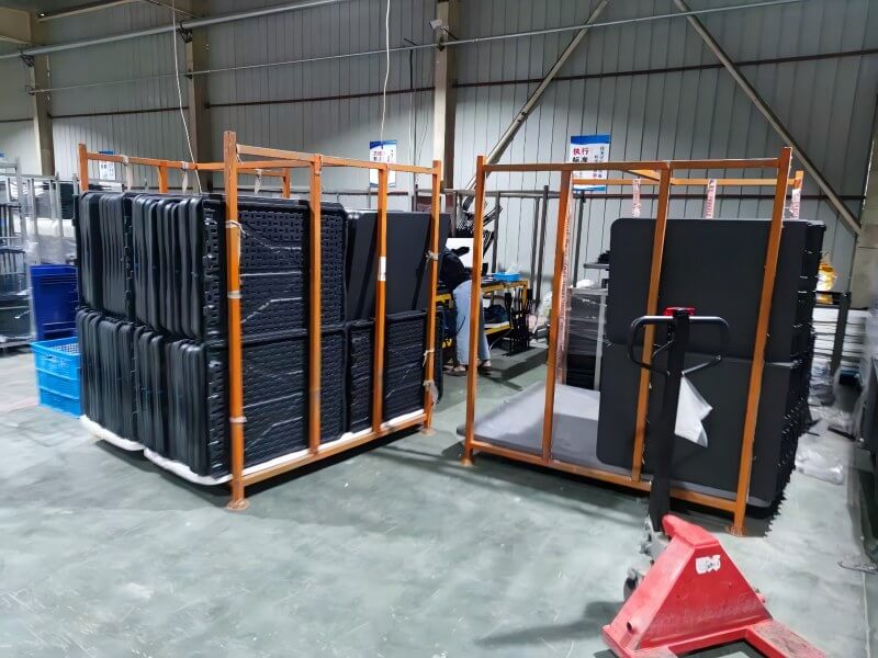 Wholesale 4 Foot Fold In Half Table for banquet halls
