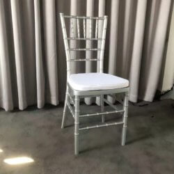 wholesale silver chiavari chair with white cushion for outdoor weddings